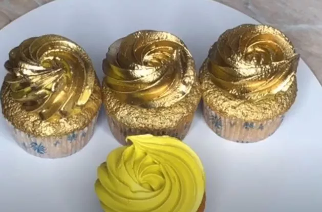How to Make Gold Frosting (Video Tutorial)